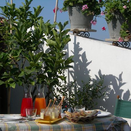 Piazza San Pantaleo Bed & Breakfast ซอร์โซ ภายนอก รูปภาพ