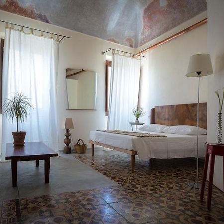 Piazza San Pantaleo Bed & Breakfast ซอร์โซ ภายนอก รูปภาพ