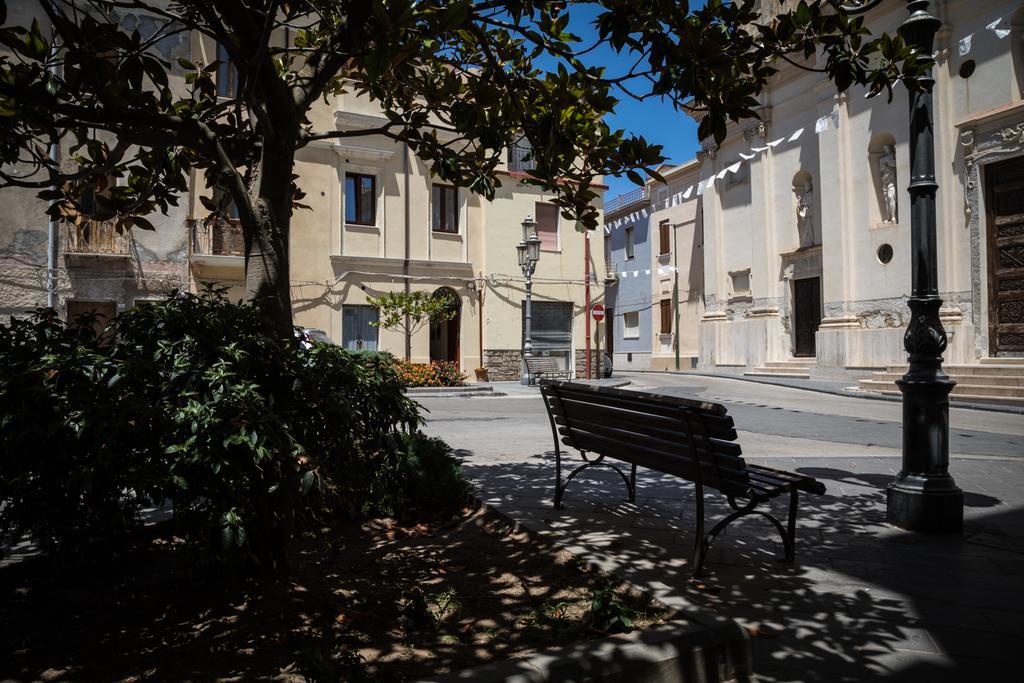 Piazza San Pantaleo Bed & Breakfast ซอร์โซ ภายนอก รูปภาพ